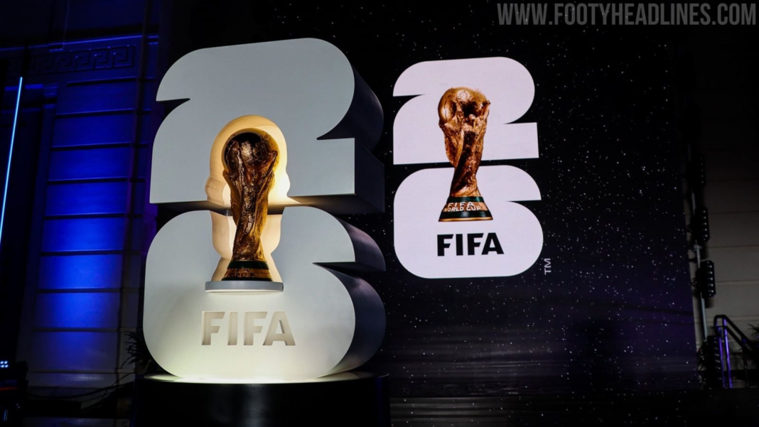 에릭 아담스 뉴욕시장과 필 머피 뉴저지주지사가 맨하탄 타임스 스퀘어에서 ‘뉴욕·뉴저지 2026 FIFA 월드컵’의 공식 로고를 공개했다